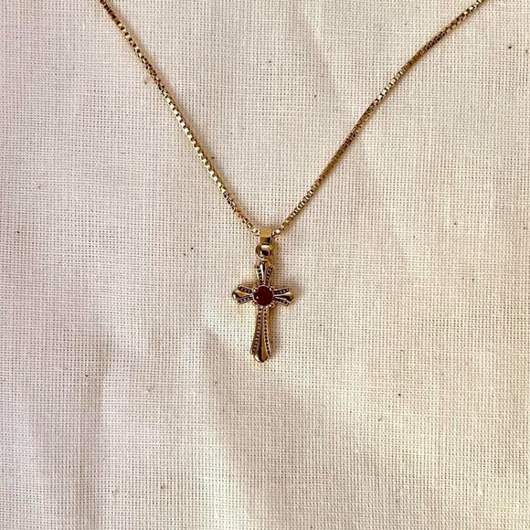 y2k style gold chain link small cross jesus necklace - Picture 2 of 7